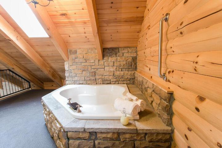 Coblentz Country Lodge by Amish Country Lodging