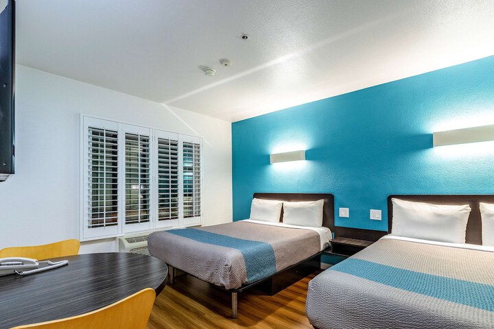 Room 32 of 37