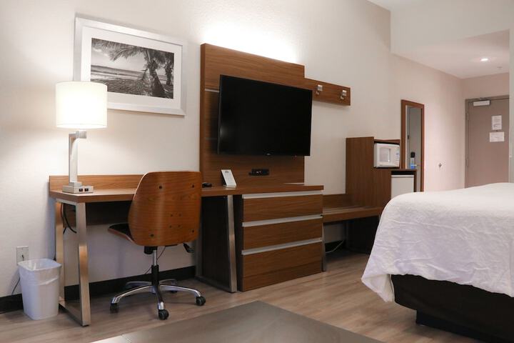 Room 30 of 40
