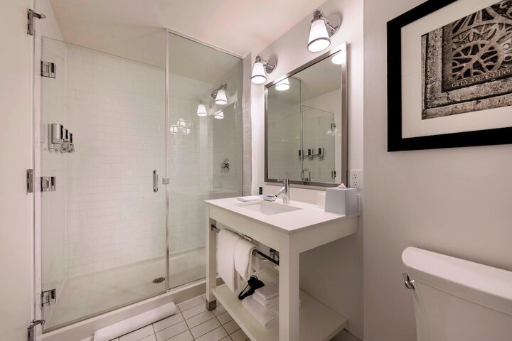 Four Points by Sheraton Kelowna Airport