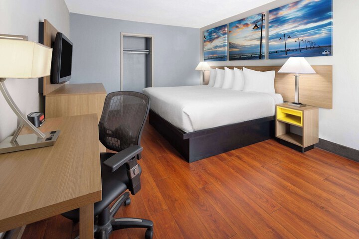 Room 17 of 30