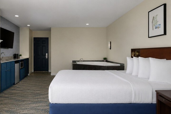 Starfish Manor Oceanfront Hotel