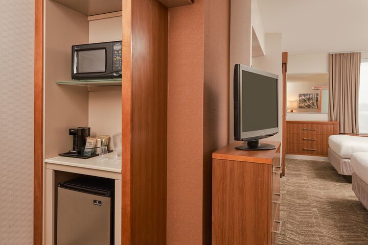 Room 10 of 27