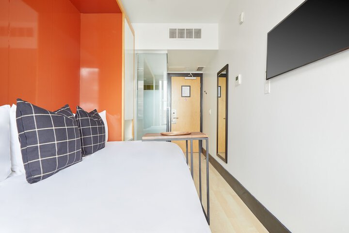 Room 32 of 33