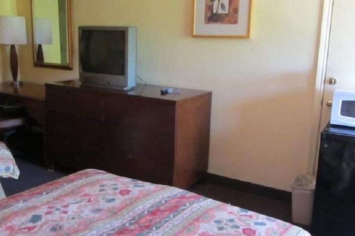 Room 11 of 12