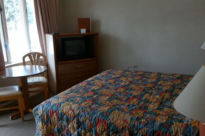 Room 7 of 10