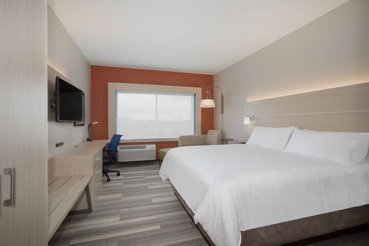 Room 8 of 28
