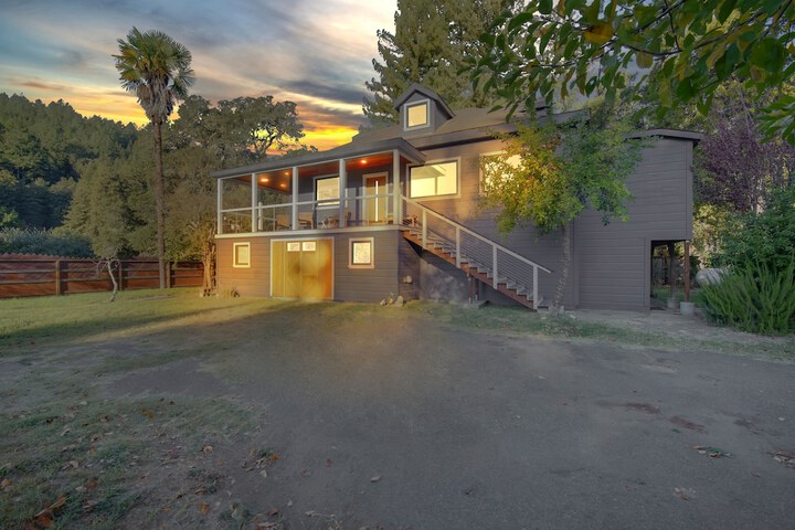 Pet’s FREE! Modern luxury steps from Russian River by Redawning