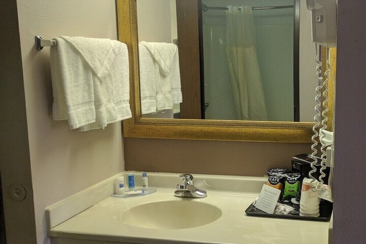 Royal Inn Suites