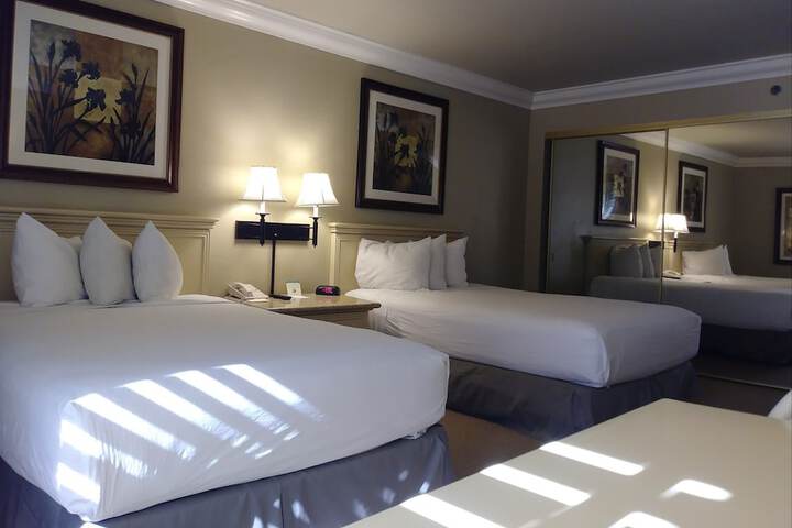 Room 33 of 47