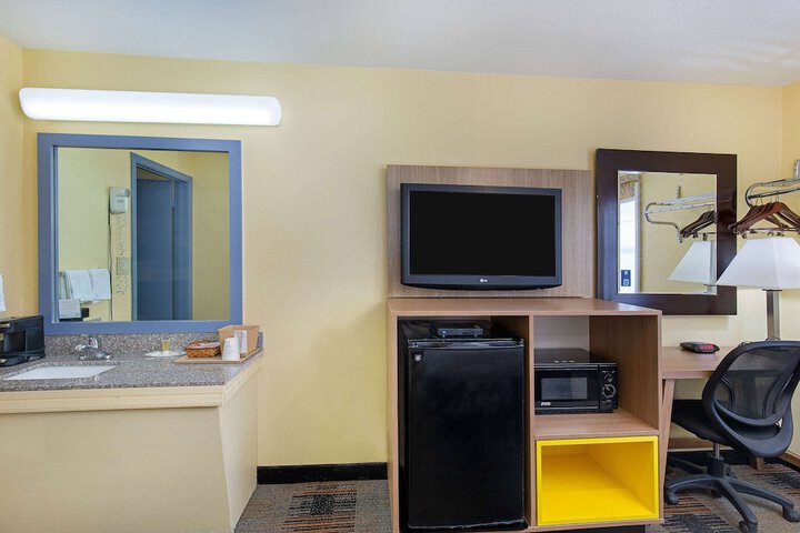 Room 16 of 62