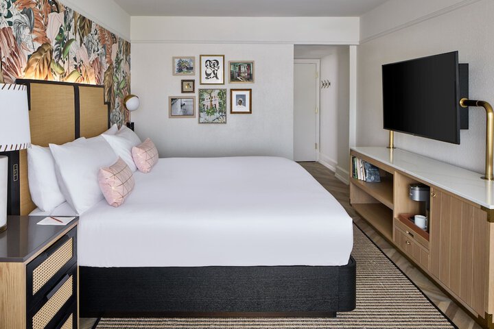 Room 65 of 151