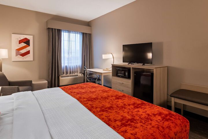 Best Western Plus New Cumberland Inn & Suites