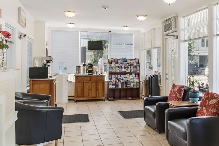 Americas Best Value Inn & Suites Hyannis Cape Cod