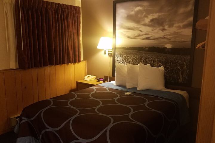 Room 8 of 31