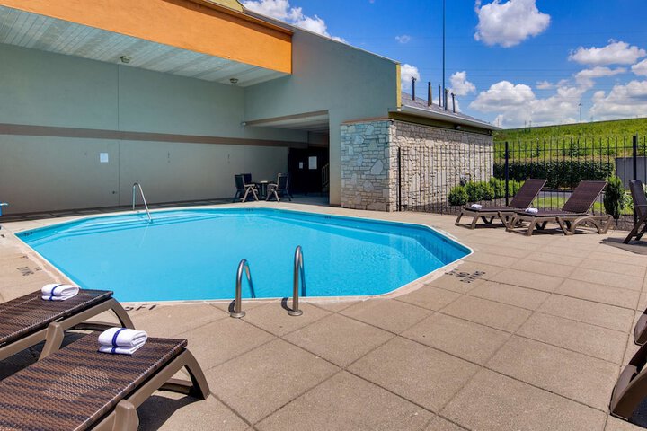 Pool 4 of 33