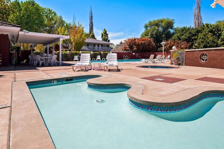 Pool 4 of 20