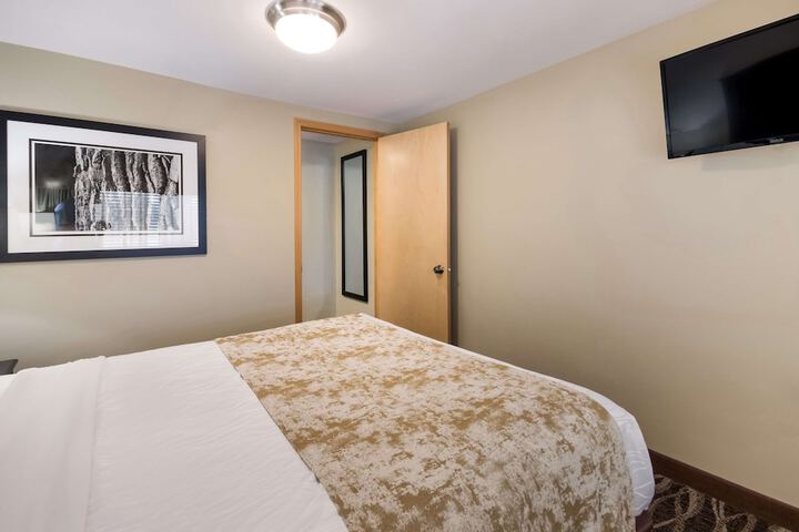 Room 10 of 27