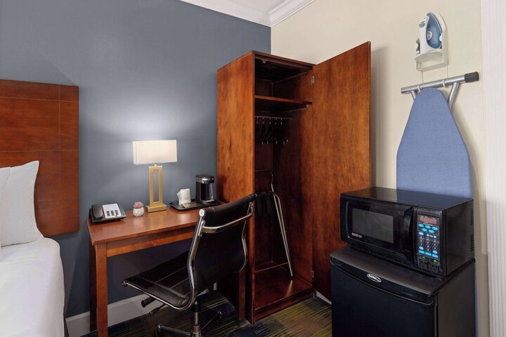 Room 26 of 29