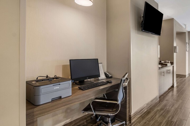 Business Center 38 of 38
