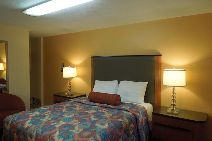 Room 33 of 49