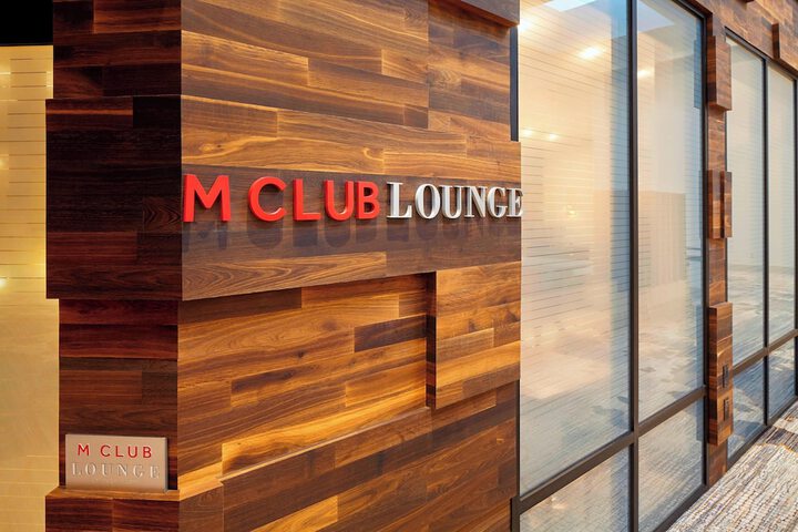 Lounge 44 of 51