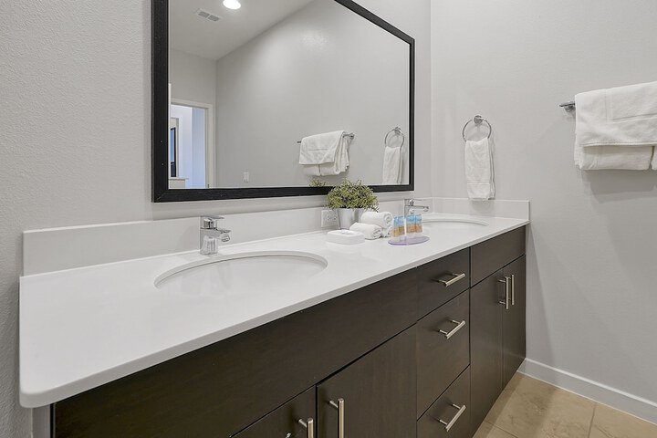 Regal Oaks Resort Vacation Townhomes by IDILIQ