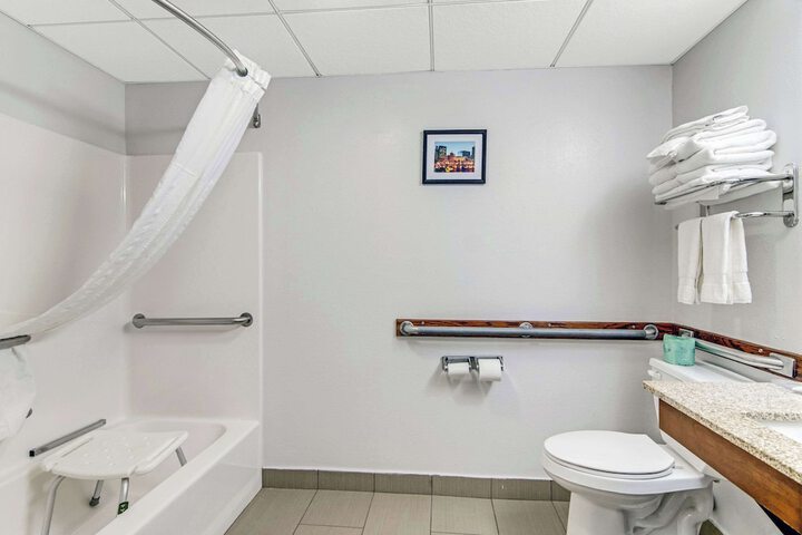 Comfort Suites near I-80 and I-94