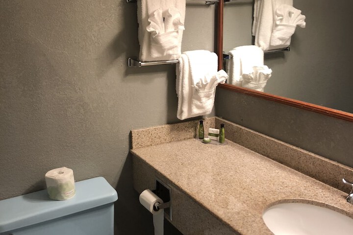 Room 21 of 38