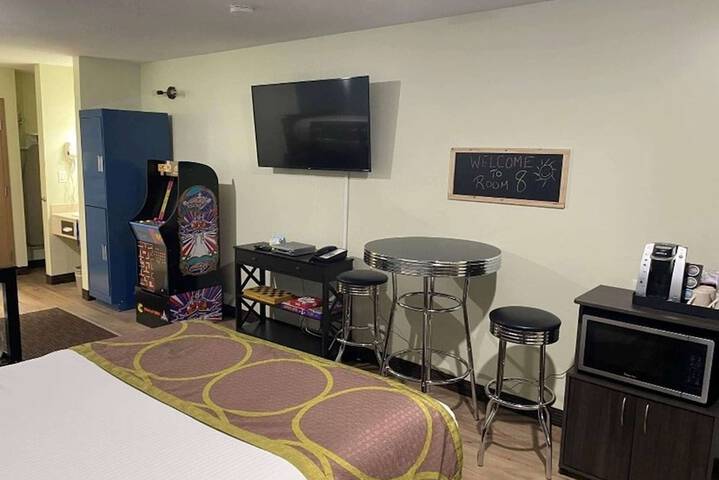 Room 14 of 18