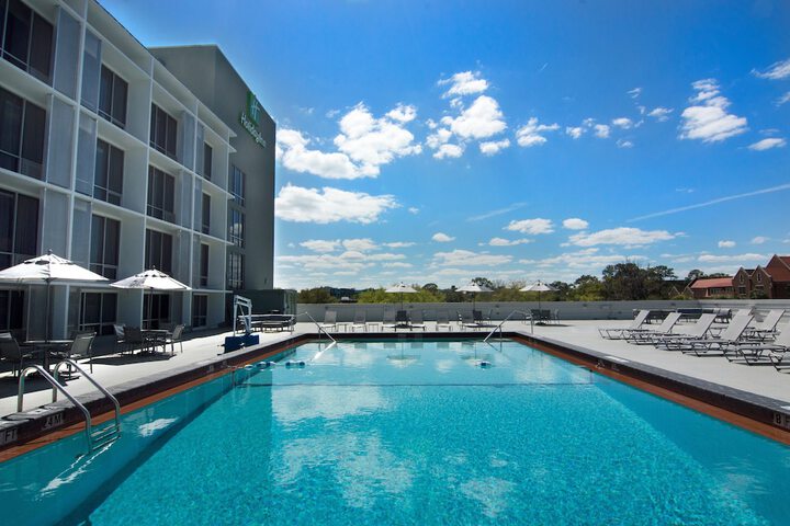 Pool 14 of 41