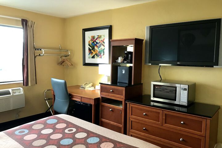 Room 13 of 42