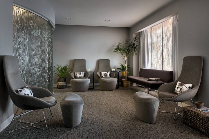 Lounge 80 of 113