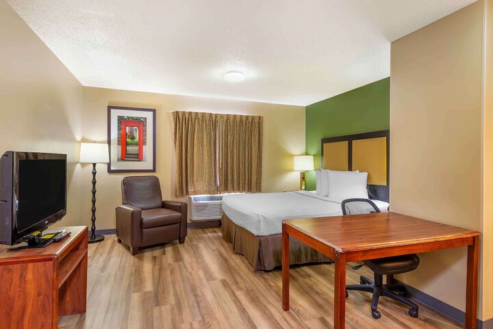 Room 8 of 33
