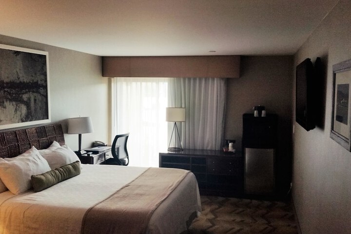 Room 32 of 67