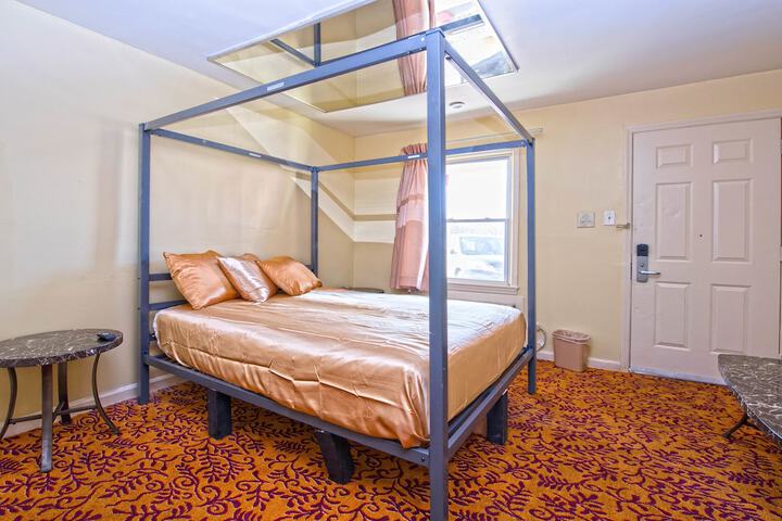 Room 22 of 27