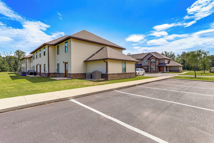 Quaint Pocahontas Townhome Central Location!