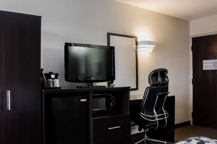 Room 33 of 47