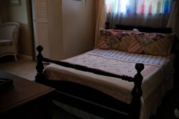 Hatfield McCoy House Inn