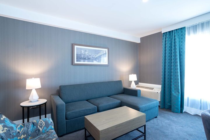 Room 35 of 62