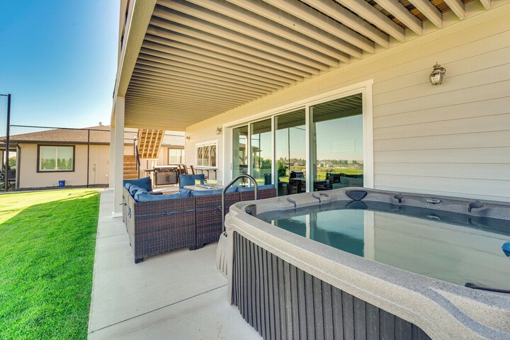 Hunt & Hike: Potholes State Park Home Hot Tub