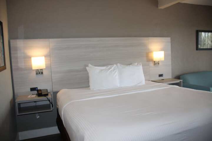 Room 15 of 33