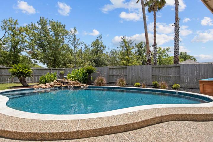 Upscale 4BR Cypress Home w Pool Hot Tub, Theater, Sleeps 20