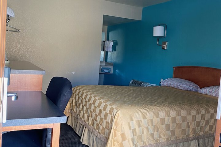 Room 4 of 14