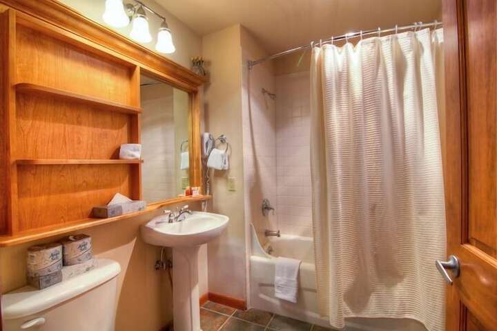 Zephyr Mountain Lodge