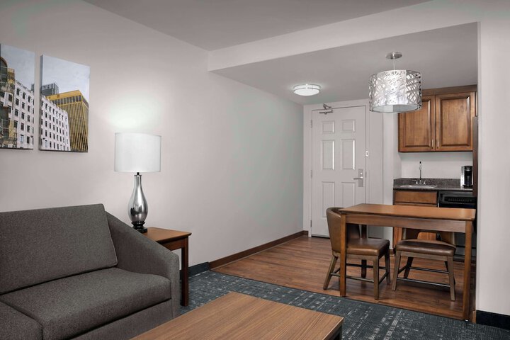 Room 17 of 39