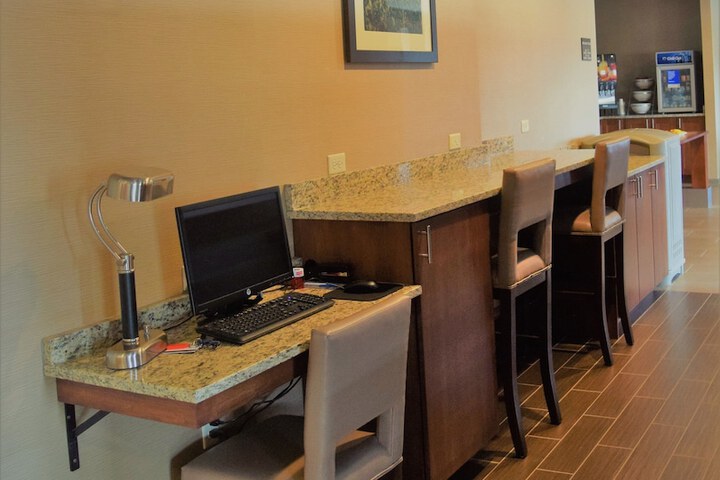 Business Center 61 of 62