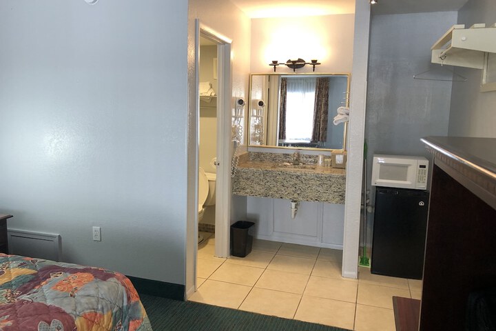 Riviera Motel