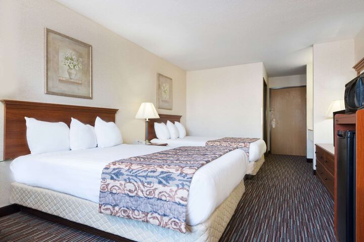 Room 4 of 16