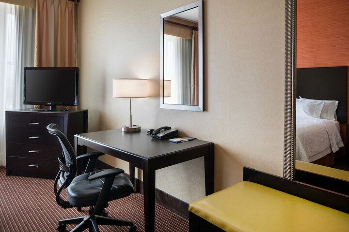 Room 28 of 35